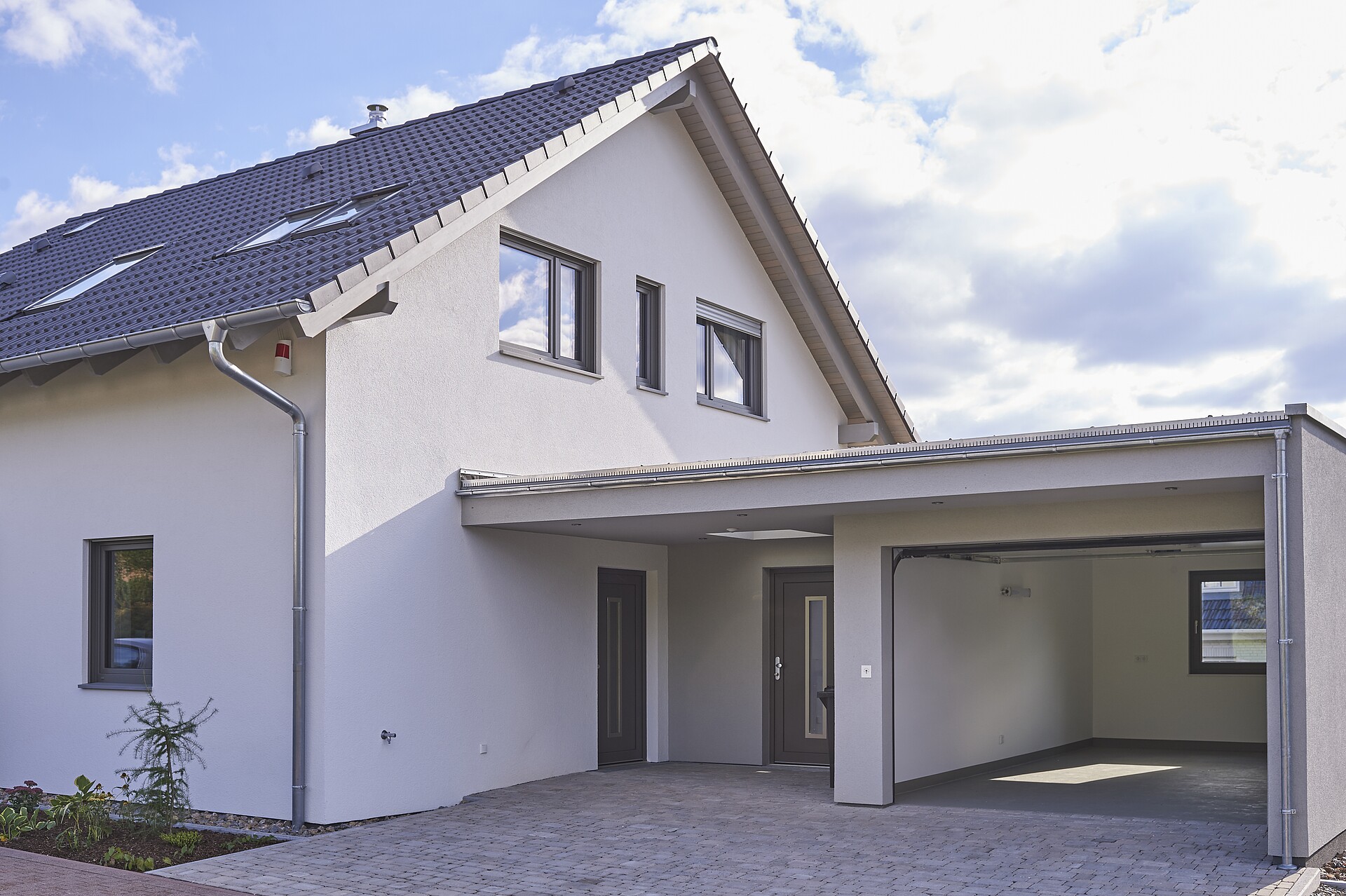 Garage als Anbau bei einem Fertighaus von Hanse Haus