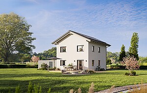 QNG⁺-Line: Fertighaus Villa 124 mit Walmdach 